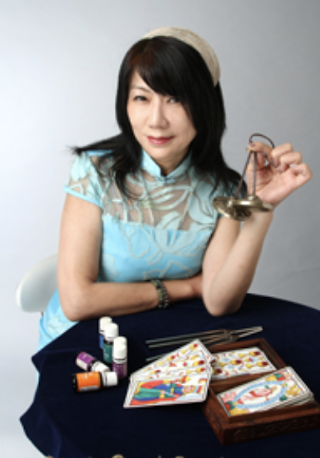 電話占い占いの城ぴかれすくで人気の占い師：珠理亜（じゅりあ）先生