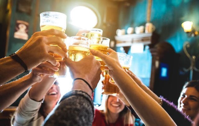 出会いがない人必見 一人でいける出会いの場はどこ 必ず会える出会いの場34選 出会いをサポートするマッチングアプリ 恋活メディア 恋愛会議